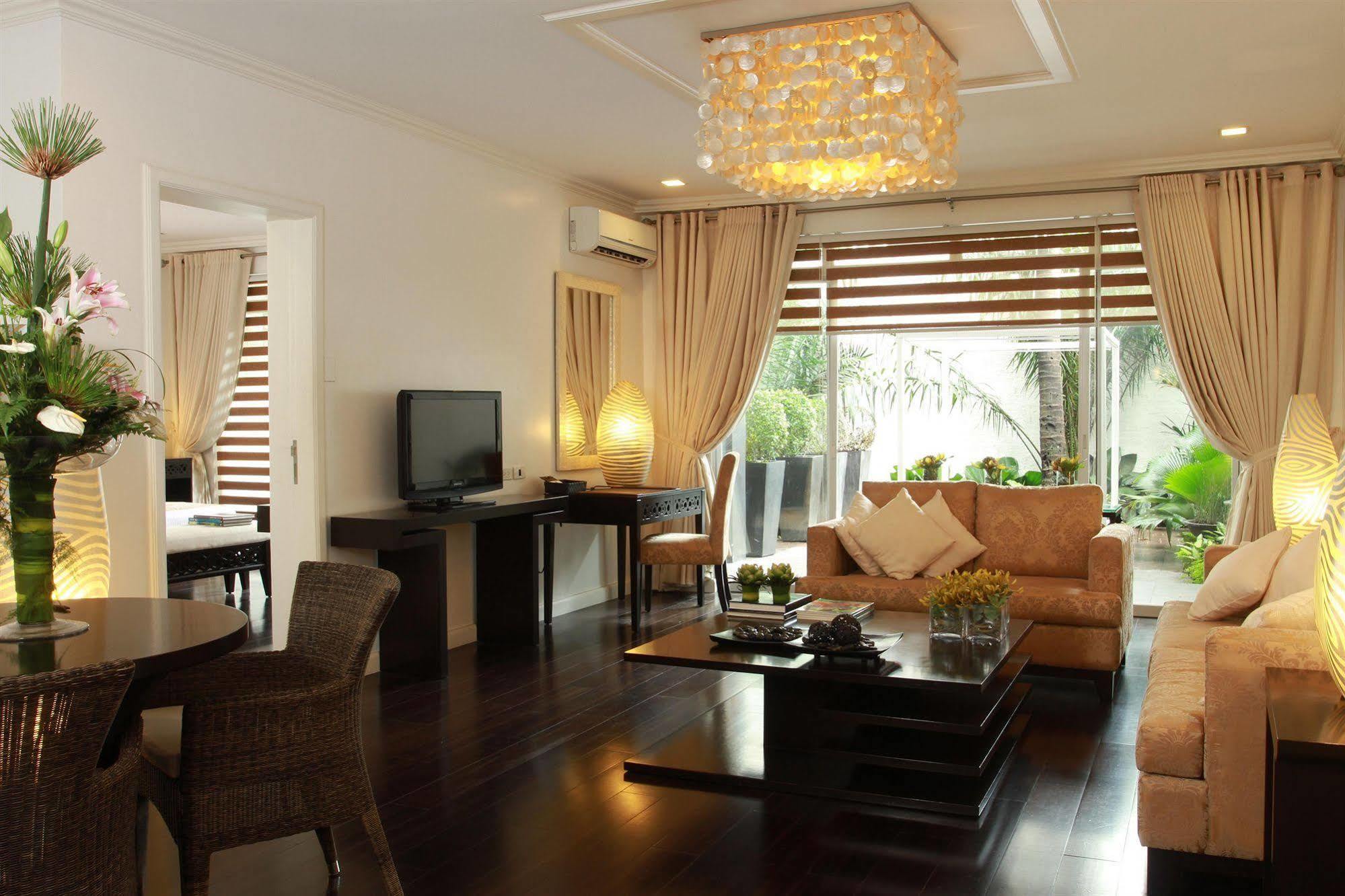 The Sulo Riviera Hotel Quezon City Exterior photo