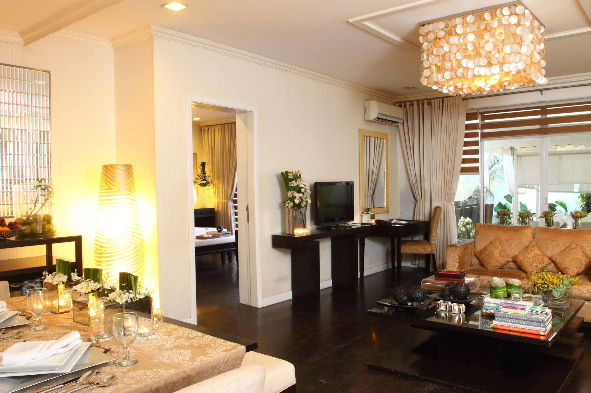 The Sulo Riviera Hotel Quezon City Exterior photo