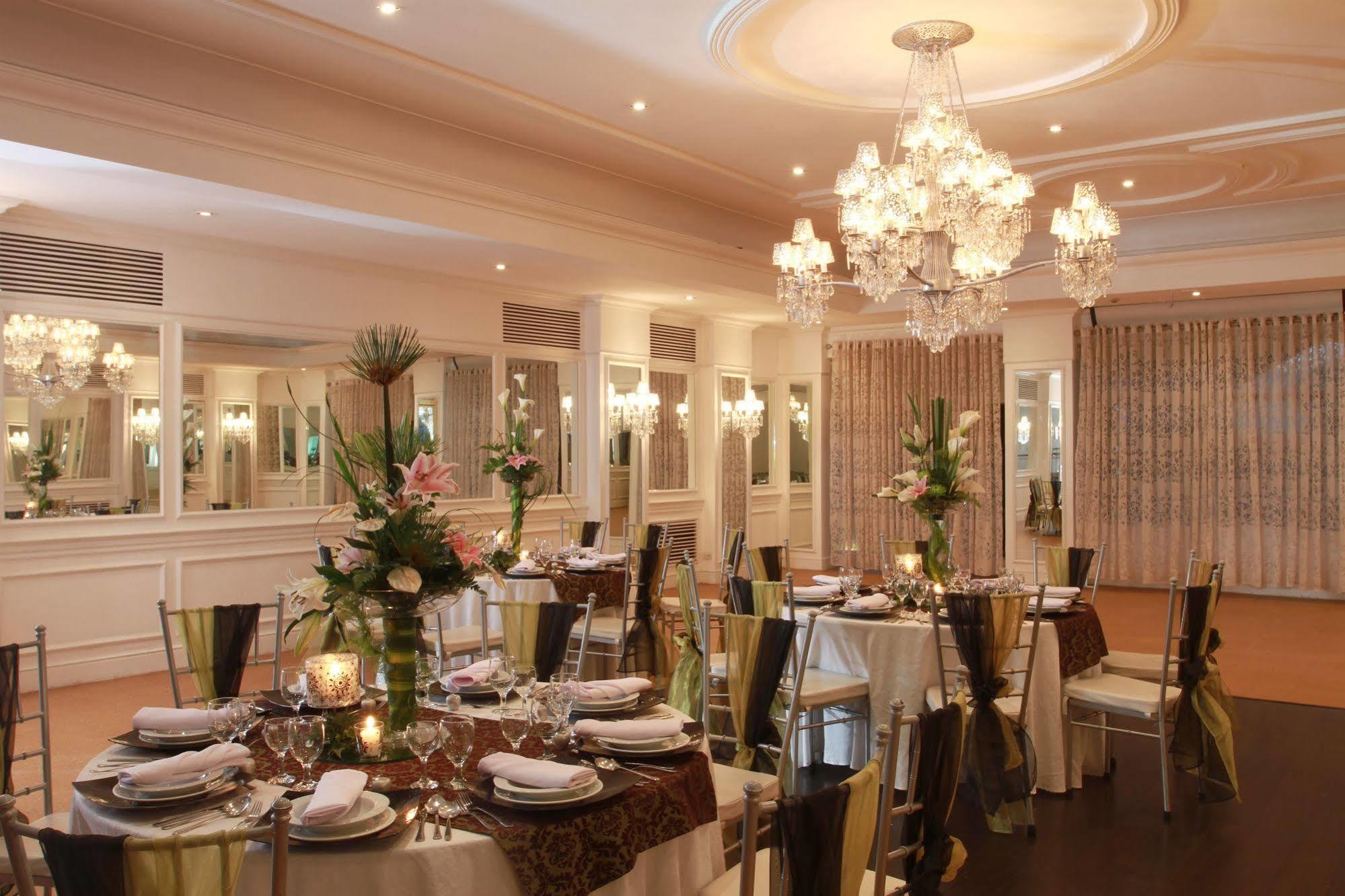 The Sulo Riviera Hotel Quezon City Exterior photo